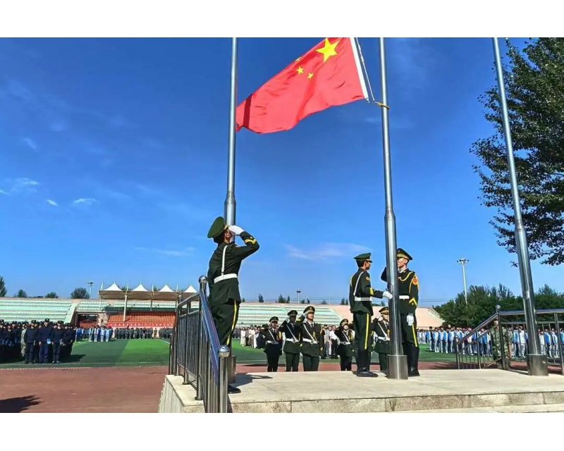 扬帆起航，从“心”开始 | 2025级新生入学教育进行时