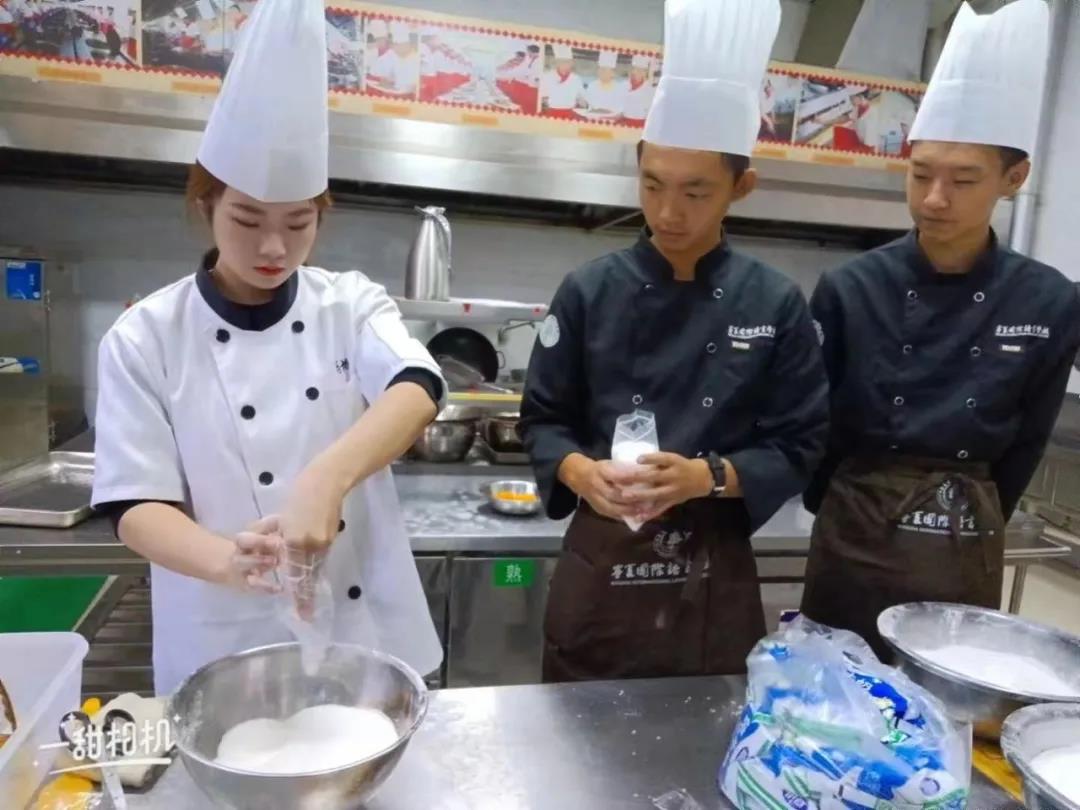 浓情中秋，喜迎佳节——宁夏国际语言学校开展中秋节主题教育活动 宁夏国际语言学校(图5)