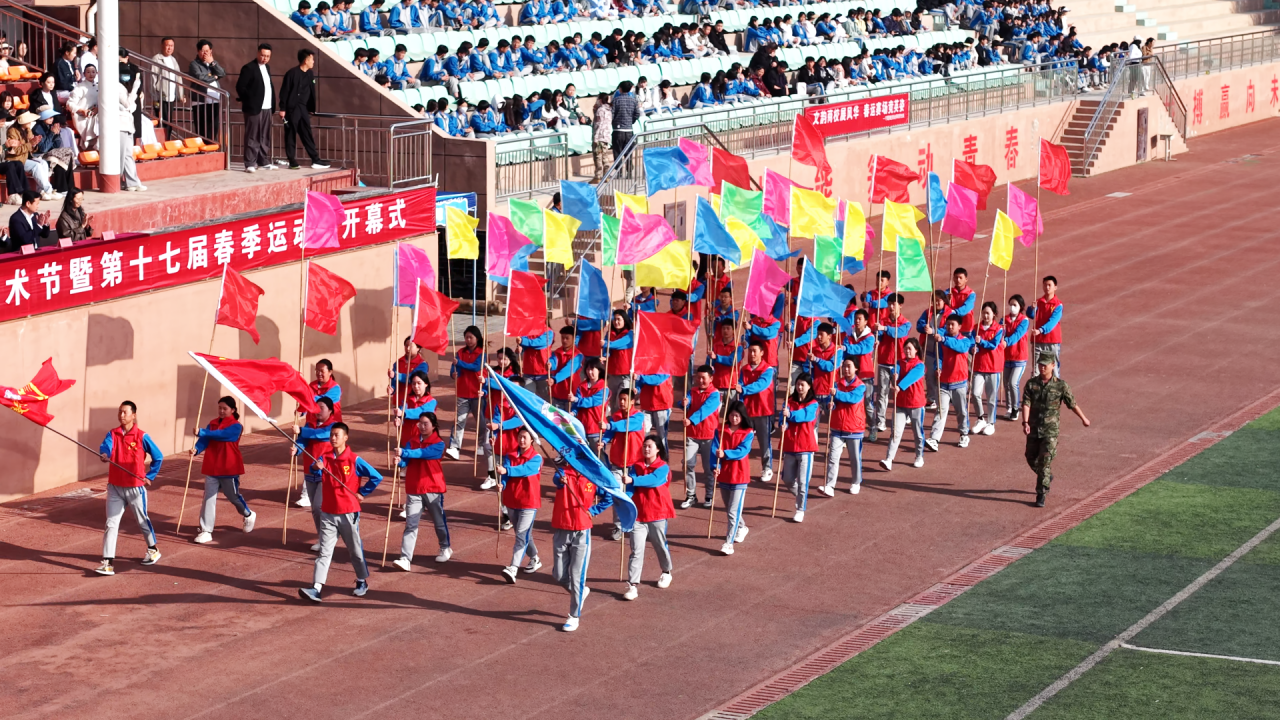 燃动青春 活力飞扬丨我校第一届校园文化艺术节暨第十七届春季运动会正式开幕！(图5)