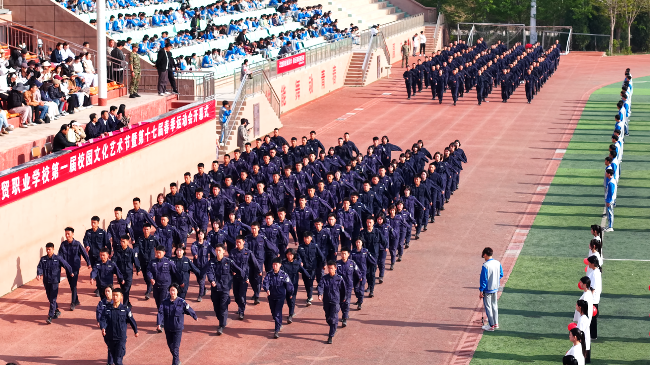 燃动青春 活力飞扬丨我校第一届校园文化艺术节暨第十七届春季运动会正式开幕！(图7)