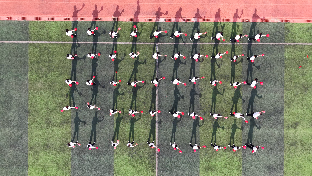 燃动青春 活力飞扬丨我校第一届校园文化艺术节暨第十七届春季运动会正式开幕！(图9)