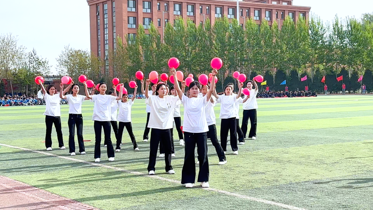 燃动青春 活力飞扬丨我校第一届校园文化艺术节暨第十七届春季运动会正式开幕！(图10)