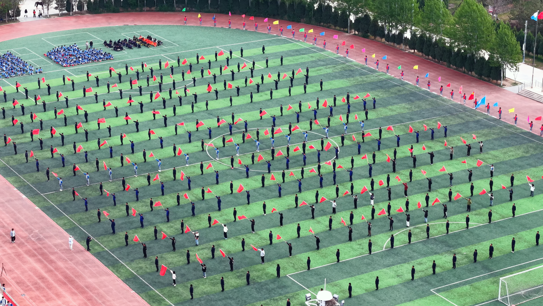 燃动青春 活力飞扬丨我校第一届校园文化艺术节暨第十七届春季运动会正式开幕！(图15)