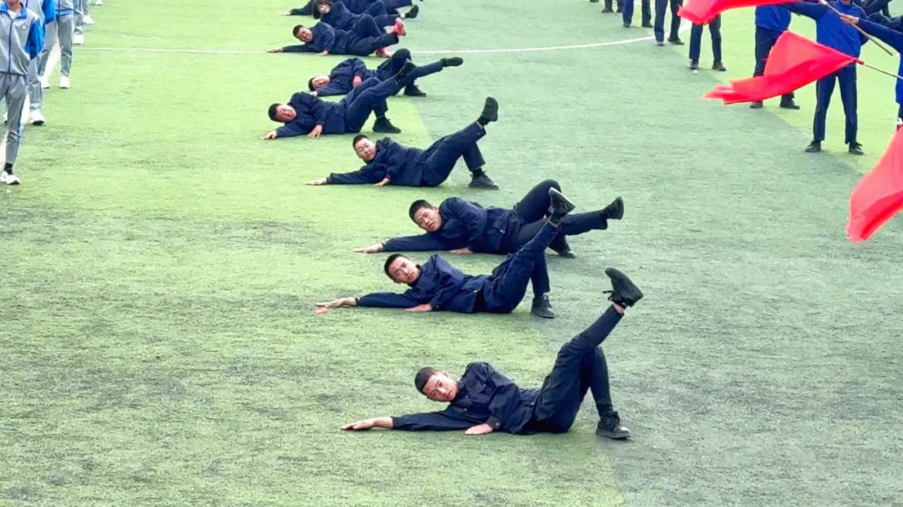 燃动青春 活力飞扬丨我校第一届校园文化艺术节暨第十七届春季运动会正式开幕！(图16)