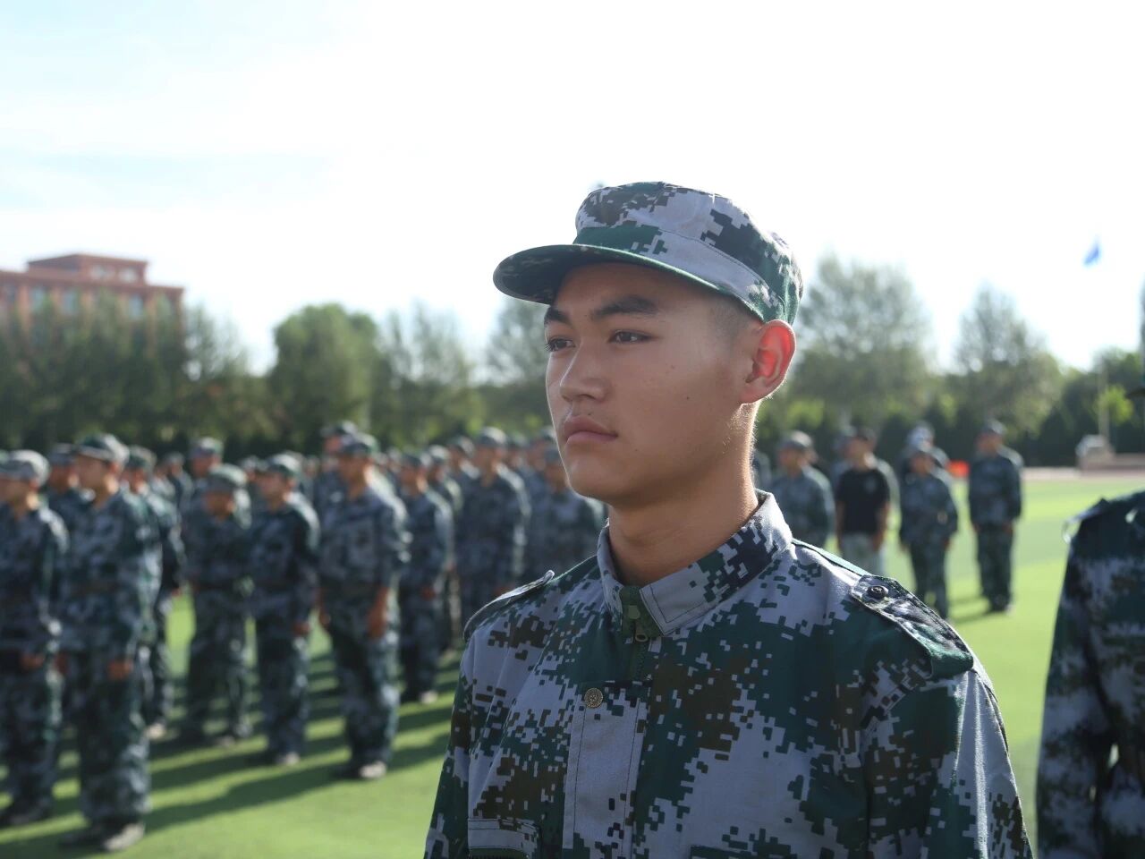 身着迷彩绿 军训正当时(图6)