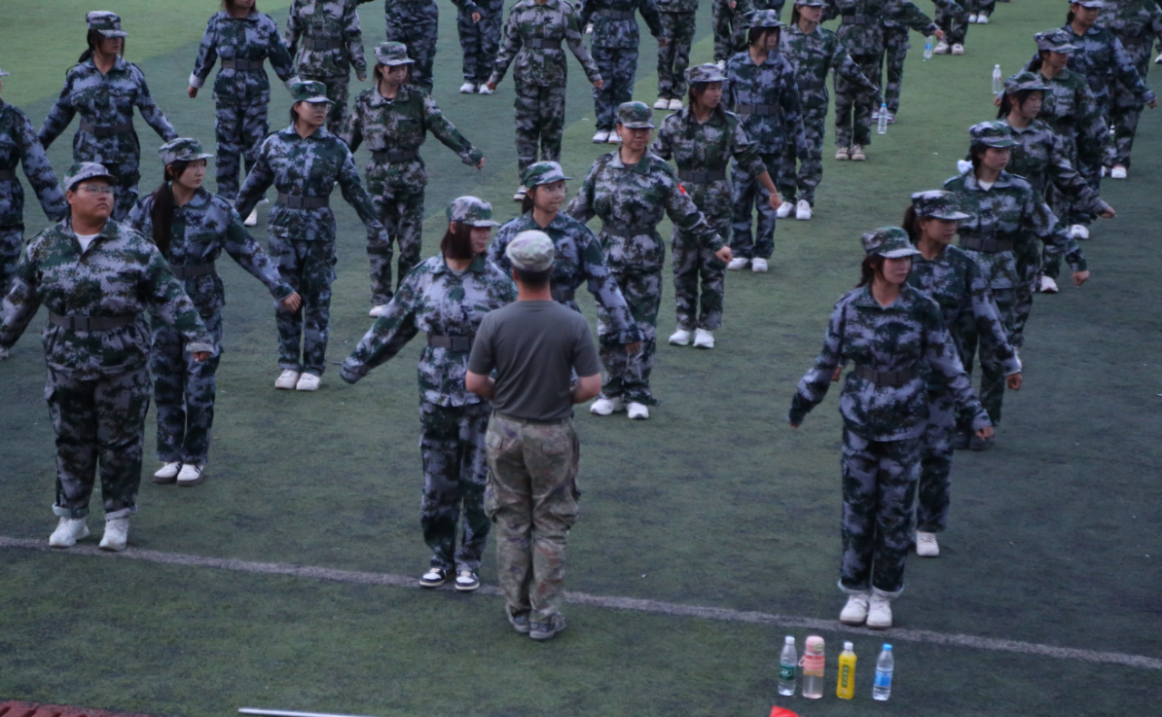 身着迷彩绿 军训正当时(图22)
