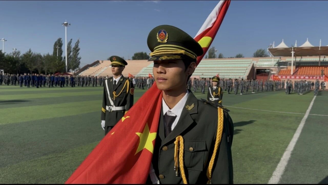 青春铸魂，燃启新程｜宁夏商贸职业学校2025级新生军训总结大会圆满落幕(图2)