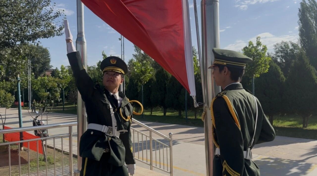 青春铸魂，燃启新程｜宁夏商贸职业学校2025级新生军训总结大会圆满落幕(图3)